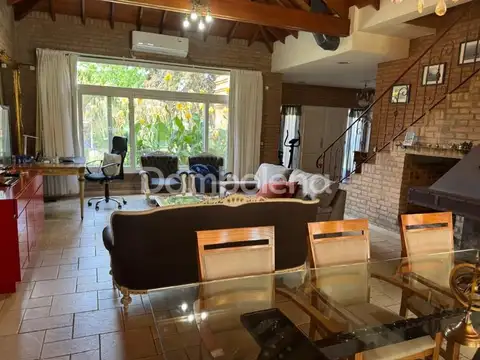 Casa en Venta con 4 cocheras