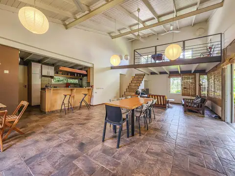 Casa en Venta con 4 cocheras