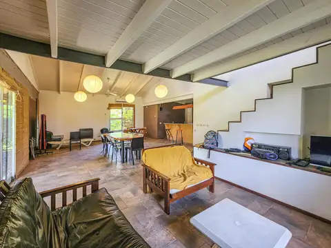 Casa 5 ambientes con 3 baños