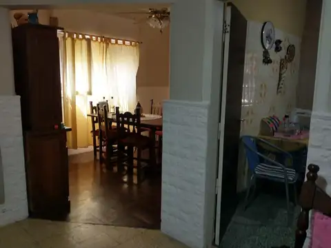CASA EN EXCELENTE UBICACION EN BURZACO 