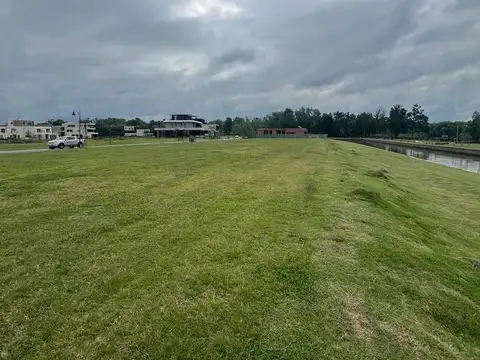 LOTE YACHT NORDELTA AL PIE DEL RIO LUJAN