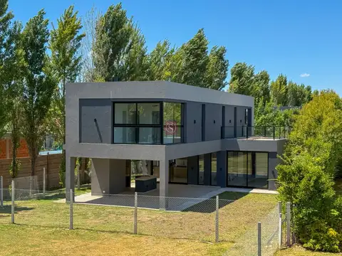 Casa 5 ambientes con 3 baños