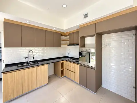 Casa 5 ambientes con 3 baños
