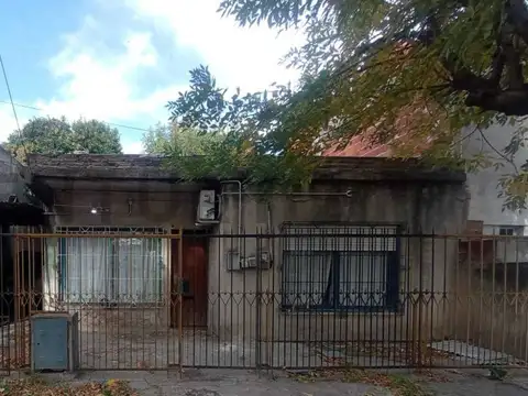 Casa en venta Monte Chingolo Lanus 2 dormitorios garage galpon
