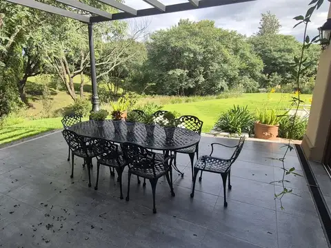 Casa 10 ambientes con 4 baños