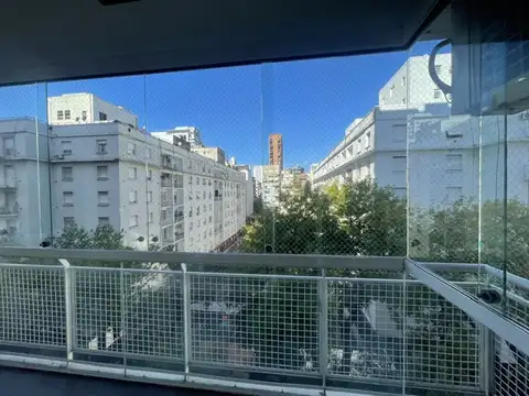 Excelente e impecable departamento de 4 ambientes con cochera y balcon al frente.