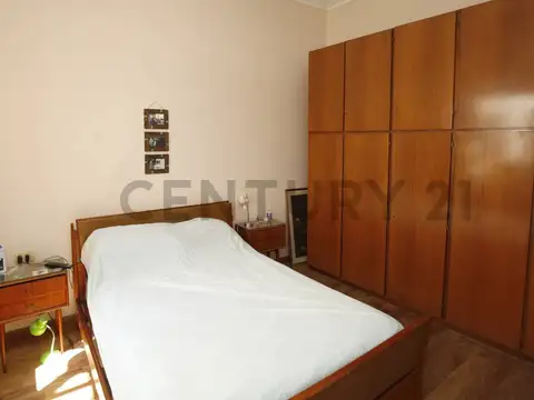 Casa en Alquiler con 1 cochera