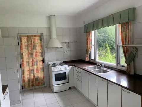 Casa 3 Dormitorios, Piscina y Parque en Est. La Casualidad