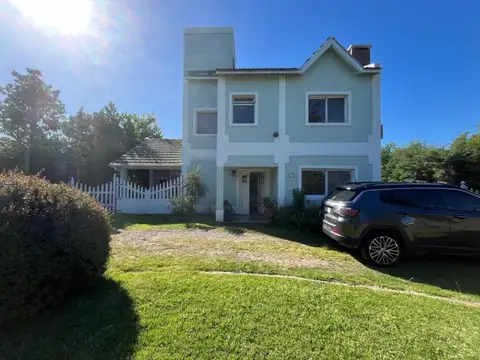 Casa 3 Dormitorios, Piscina y Parque en Est. La Casualidad