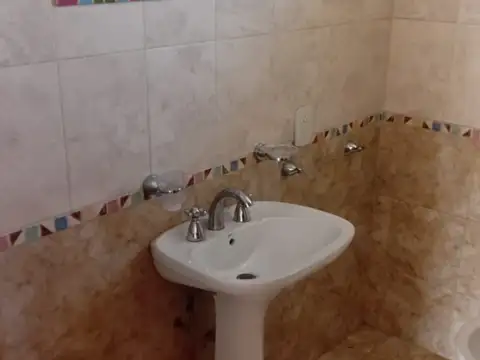 Casa en Alquiler en Caseros, $ 650.000