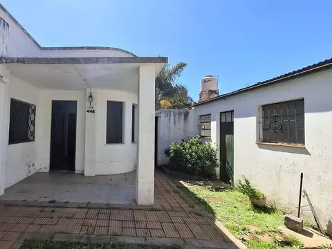 CASA 4 AMBIENTES BERNAL QUILMES COCHERA+LOCAL