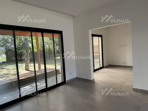 Casa 4 ambientes con 4 baños