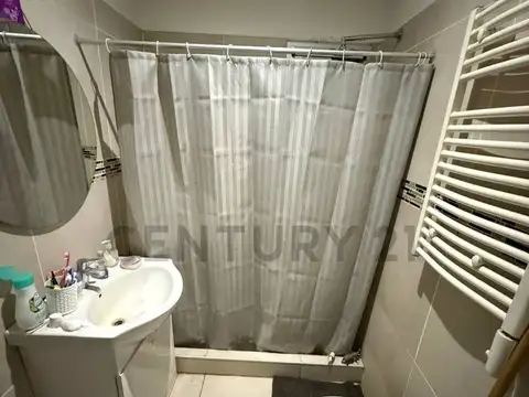 Casa en Alquiler con 2 cocheras