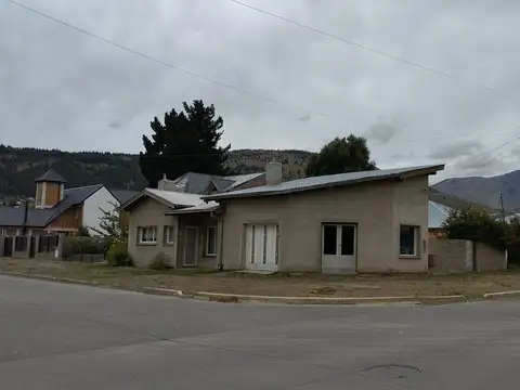 Casa tradicional en lote en esquina – Brown y Rivadavia