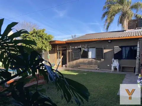 Casa en venta - 2 dormitorios 1 baño - 114mts2 - Tolosa