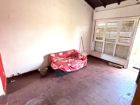 EN VENTA - CASA 3 AMBIENTES A REFACCIONAR