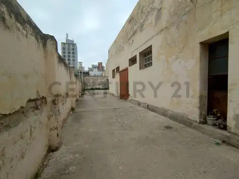 Casa en Venta con 4 cocheras
