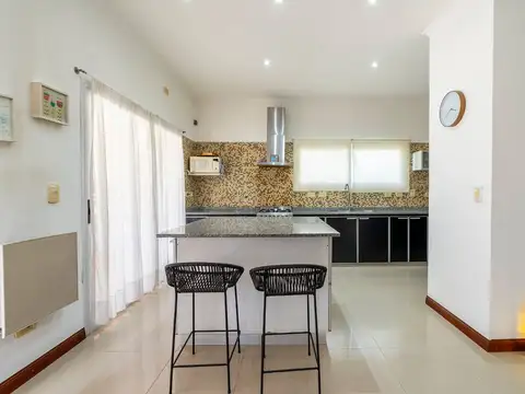 CASA QUINTA 5 AMB VENTA FRANCISCO ALVAREZ c/PILETA