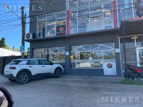 Excelente local mas deposito en venta en Pilar
