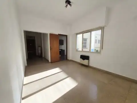 Emilio Mitre 100, Piso 1
