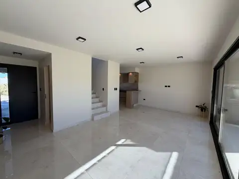 Depto Tipo Casa 4 ambientes con 2 baños