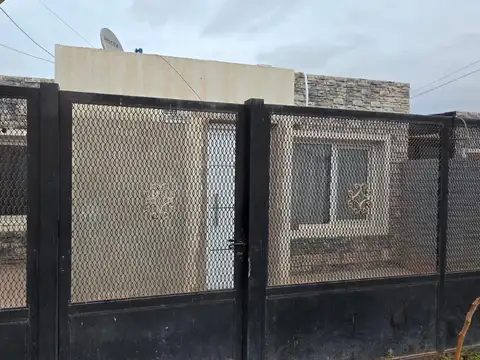 Inmobiliaria De La Vía alquila casa dos dorm. para empresa