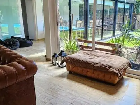 Casa en Venta con 2 cocheras