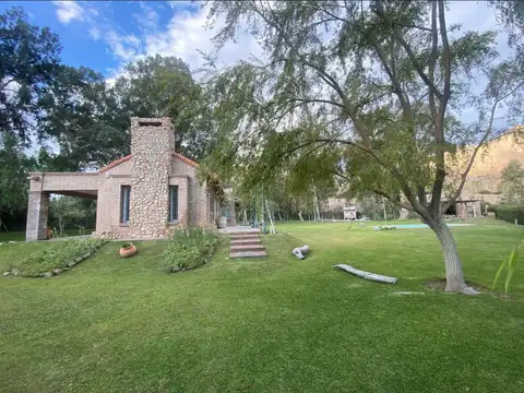 Venta - casa 2 dormitorios amoblada con pileta en villa tacú, zonda