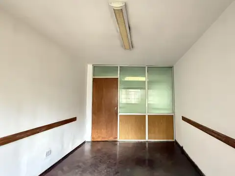 Corrientes al 600 . Of. 01.