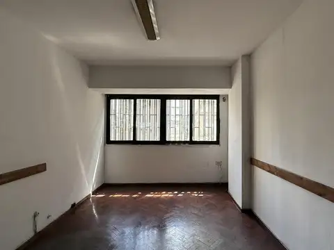 Corrientes al 600 . Of. 01.