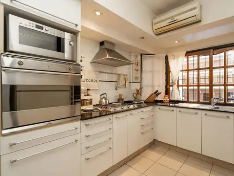 VENTA TRIPLEX TIPO CASA 3/4 AMBIENTES CON PILETA QUINCHO PARRILLA COCHERA DOBLE EN VILLA DEL PARQUE