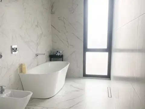 Casa al lago en venta 4 dormitorios