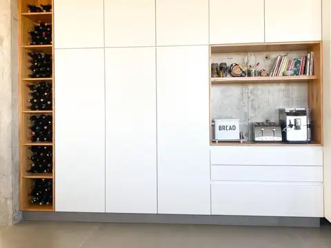 Casa 8 ambientes con 6 baños