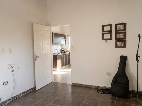 Casa 8 ambientes con 3 baños
