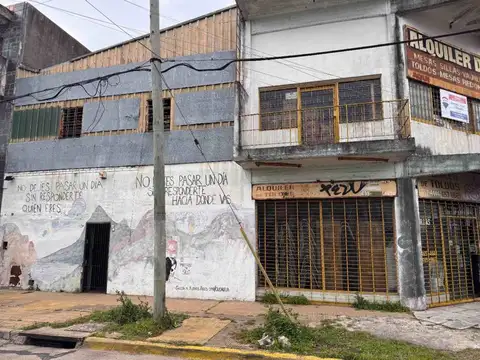 Local Con Departamento En Esquina Venta Ciudadela.