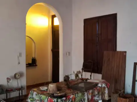 Casa 6 ambientes con 2 baños