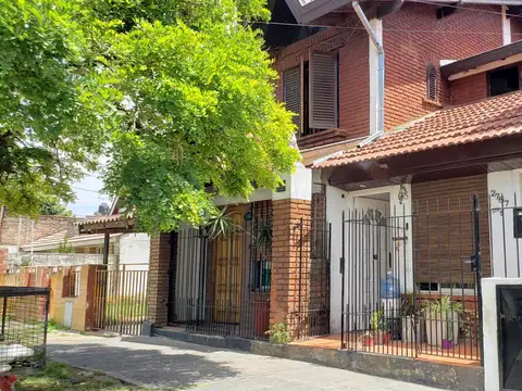 VENTA -DEPTO T/CASA INDEPENDIENTE DE 3 AMB EN PA, C/COCHERA!