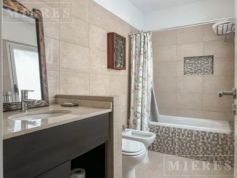 Casa en venta a La Laguna chica en el Encuentro, Bancalari.