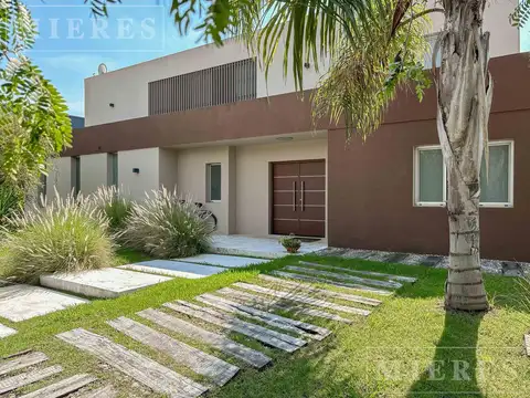 Casa en venta a La Laguna chica en el Encuentro - Bancalari.