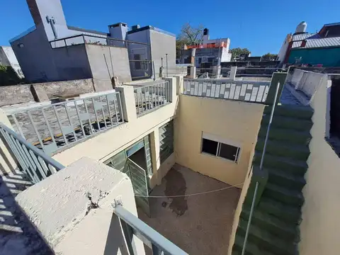 Casa y local comercial