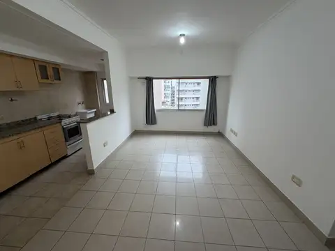 DEPARTAMENTO DE 2 AMBIENTES AL CONTRAFRENTE. COCINA SEMIINDEPENDIENTE AMPLIA. CONEXION LAVARROPAS.