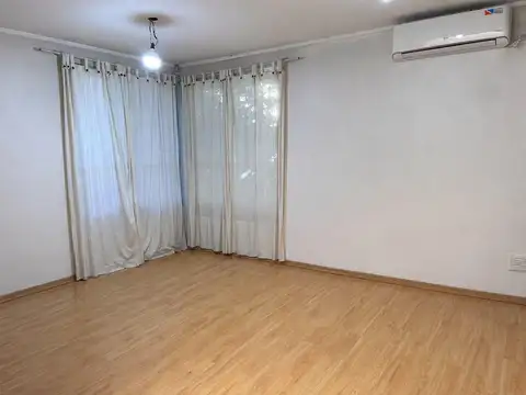 Casa en Alquiler con 1 cochera