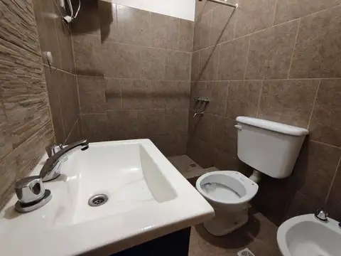 VENTA MONOAMBIENTE MUY LUMINOSO LANUS
