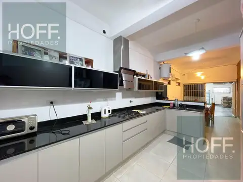 Casa en Venta con 3 cocheras