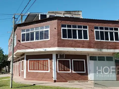 Venta Imponente Propiedad de 3 Pisos en Esquina (Fontana)