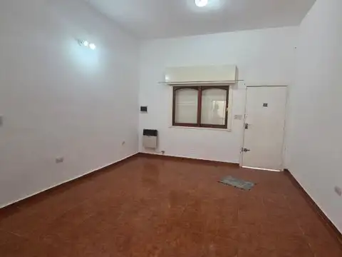 Departamento en Alquiler en Bernal Oeste, $ 400.000