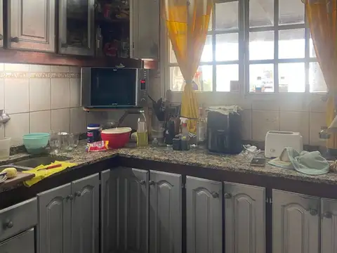VENTA DE CASA EN JOSE C PAZ, 4 AMB, PILETA Y PARQU
