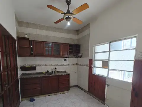 Casa 4 ambientes con 1 baño