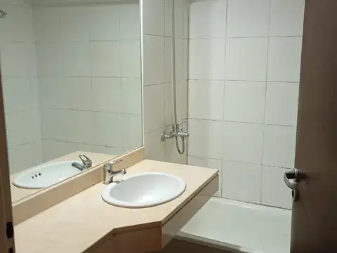 Monoambiente amplio con balcon c/parrilla. Full amenities