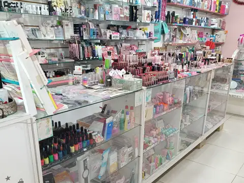 Fondo de comercio cosmética,  mercadería e instalaciones , funcionando en pleno centro de San Bernardo